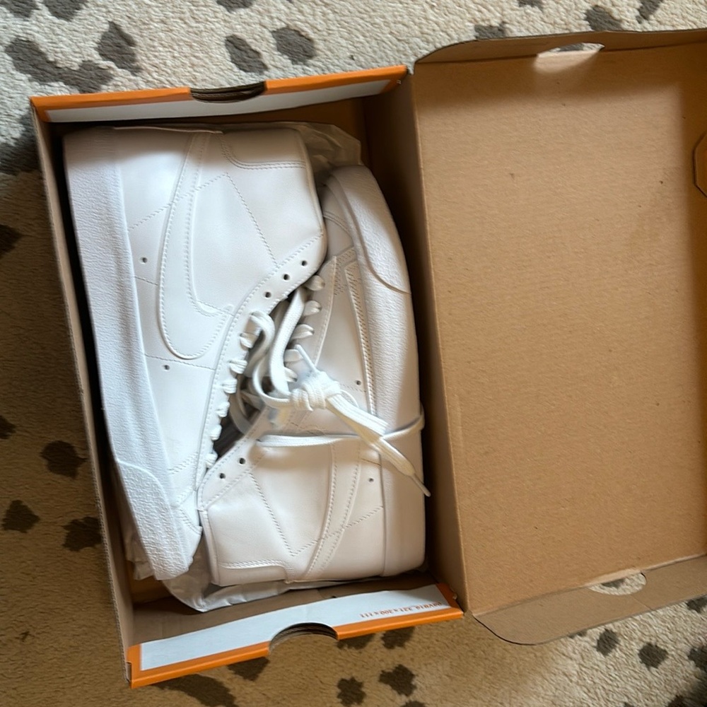 Nike Blazer mid ‘77 white new in box, never worn